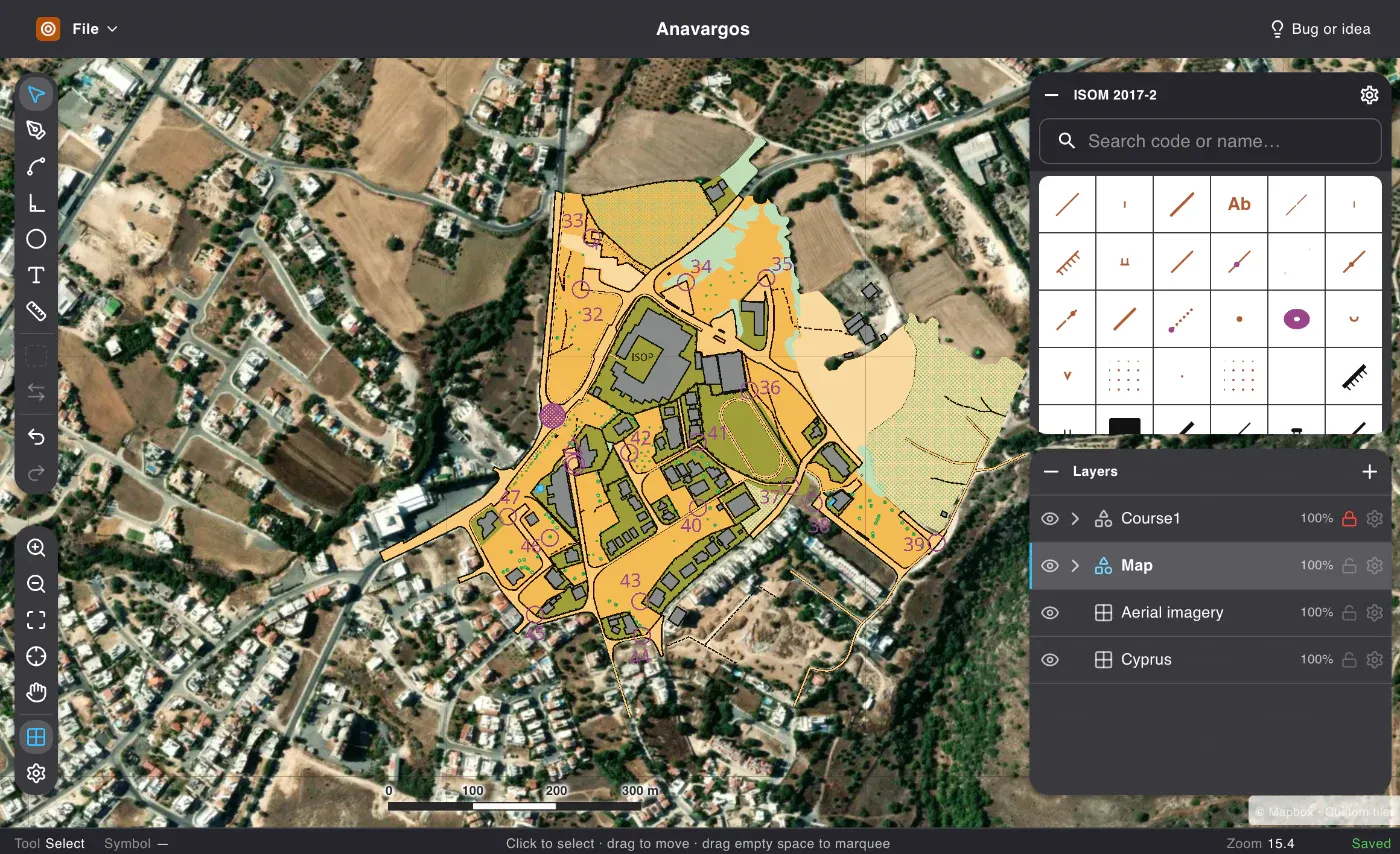 L’éditeur Gratic au travail : une carte de sprint sur la zone de dessin, le panneau des symboles
ISOM à droite avec la liste des calques dessous, et les outils de dessin le long du bord
gauche.